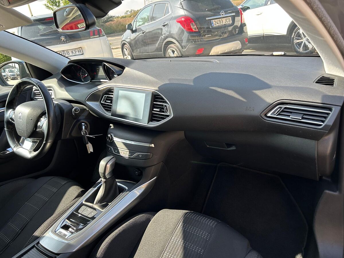 PEUGEOT 308 ALLURE 1.2 E-THP AUTO SPANISH LHD IN SPAIN 61000 MILES SUPERB 2017